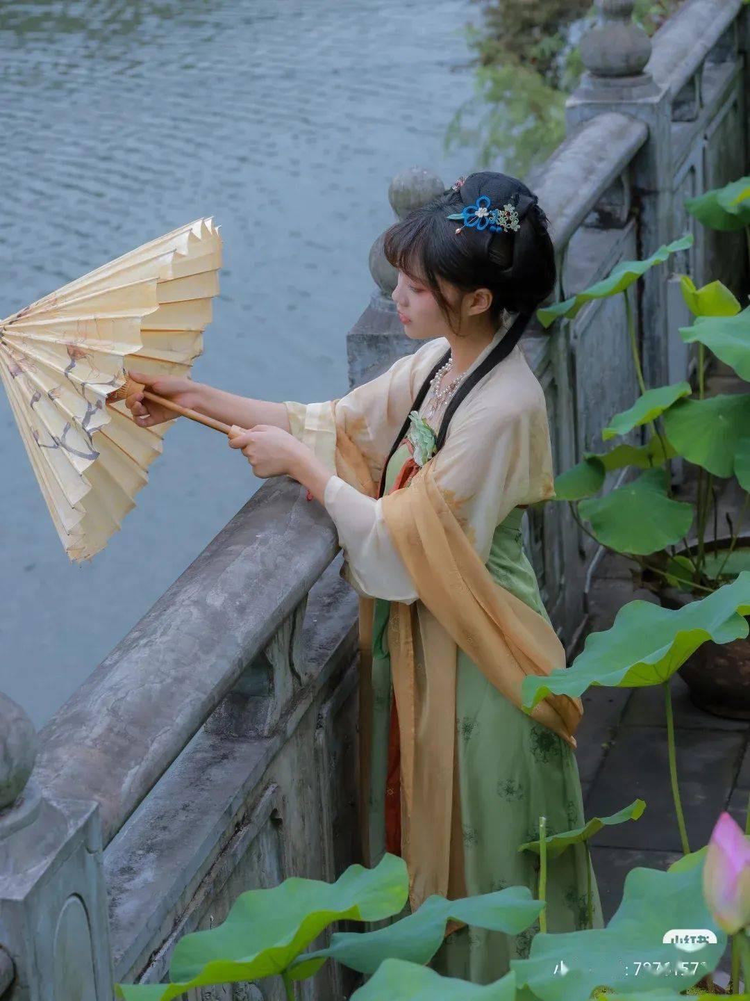 可爱的女生解救